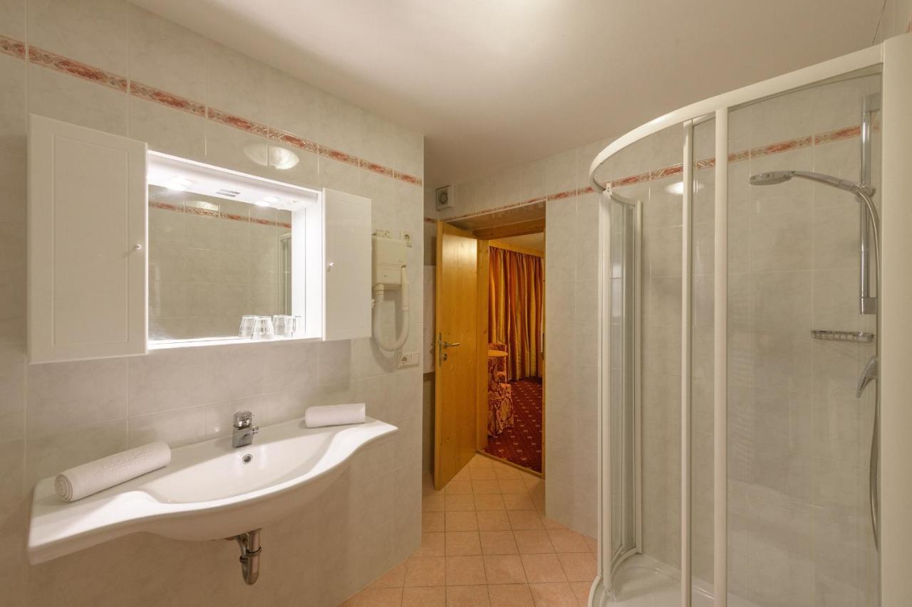 Economy Double Room,1261084021:JPEG