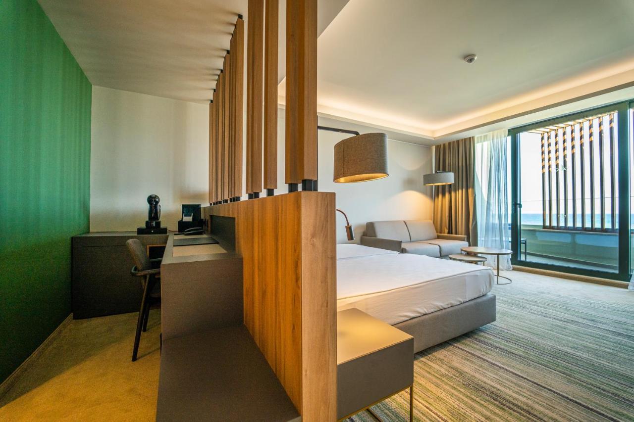 Double Room Partial Sea View & Beach Access