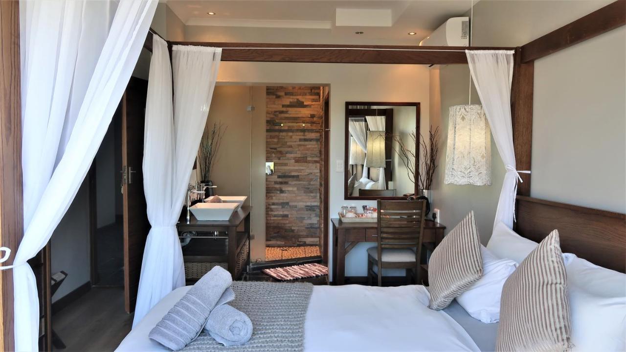 Kamer met Queensize Bed en Balkon