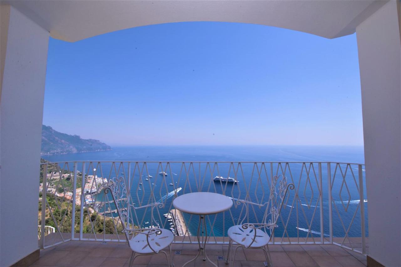 Quarto Duplo Superior com Varanda e Vista para o Mar