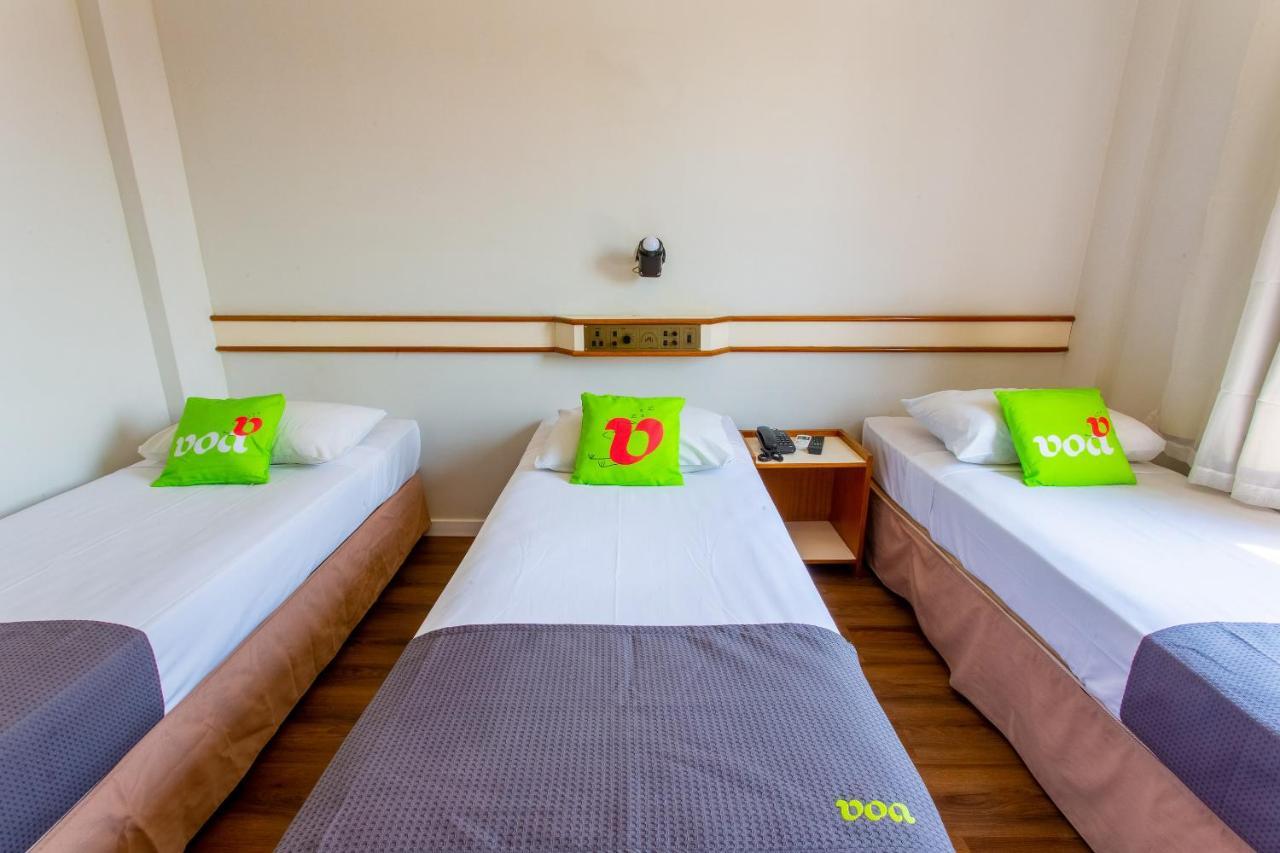 Quarto Triplo com 3 Camas de Solteiro