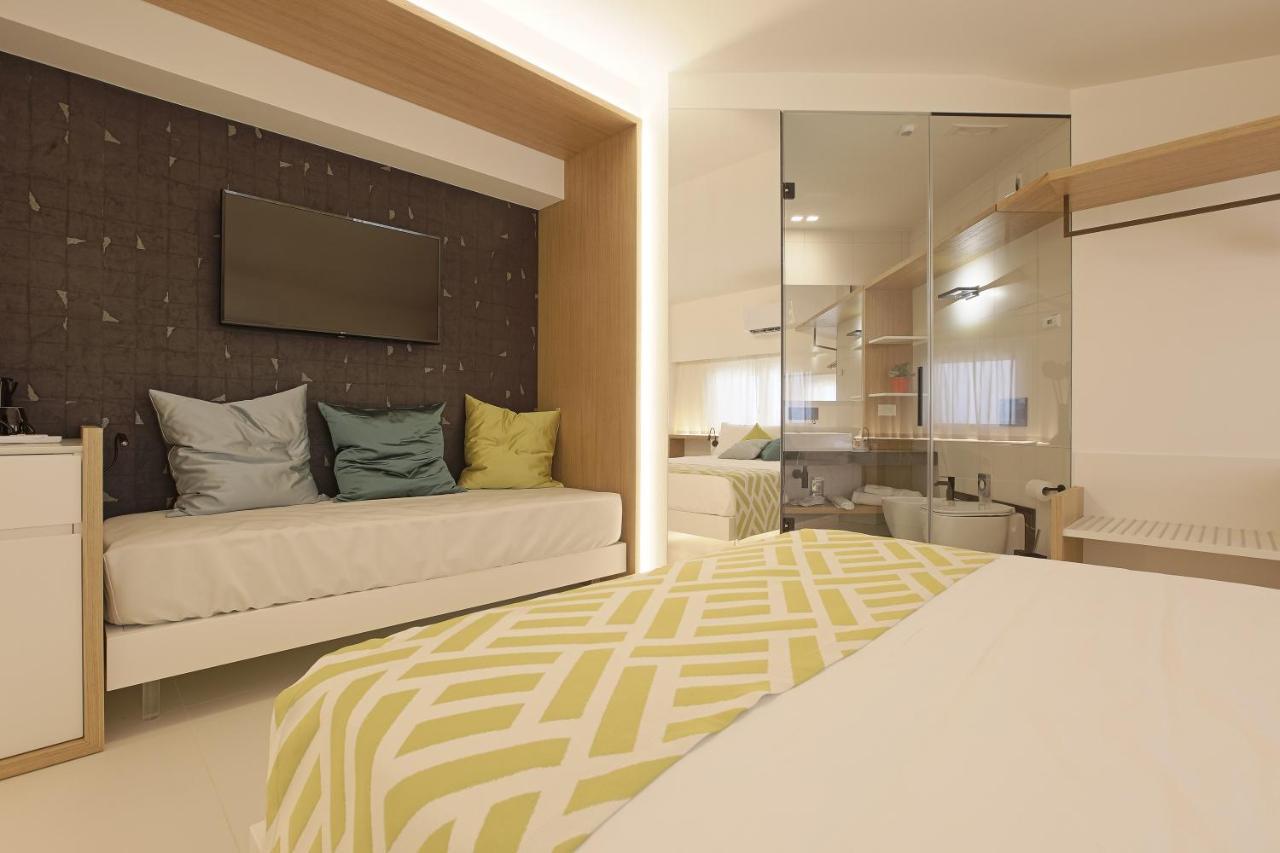 Deluxe Double Room with Extra Bed,1031818903:JPEG