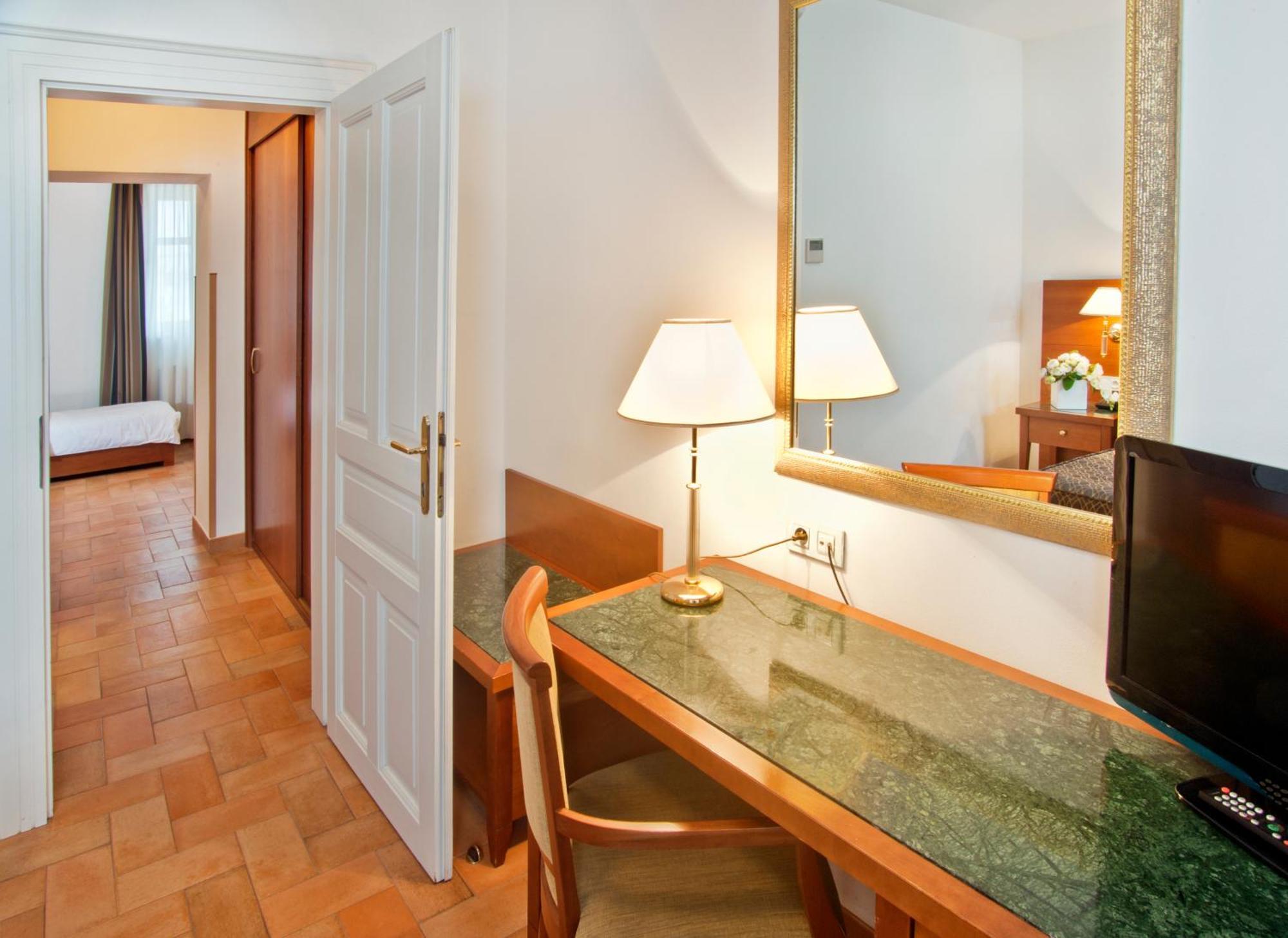 One-Bedroom Apartment (4 Adults)