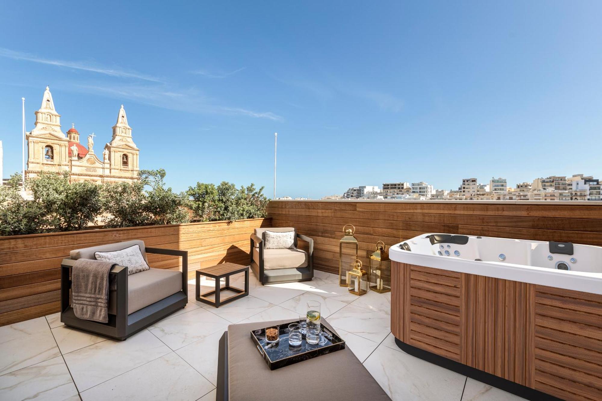 Suite Side Seaview & Hot Tub