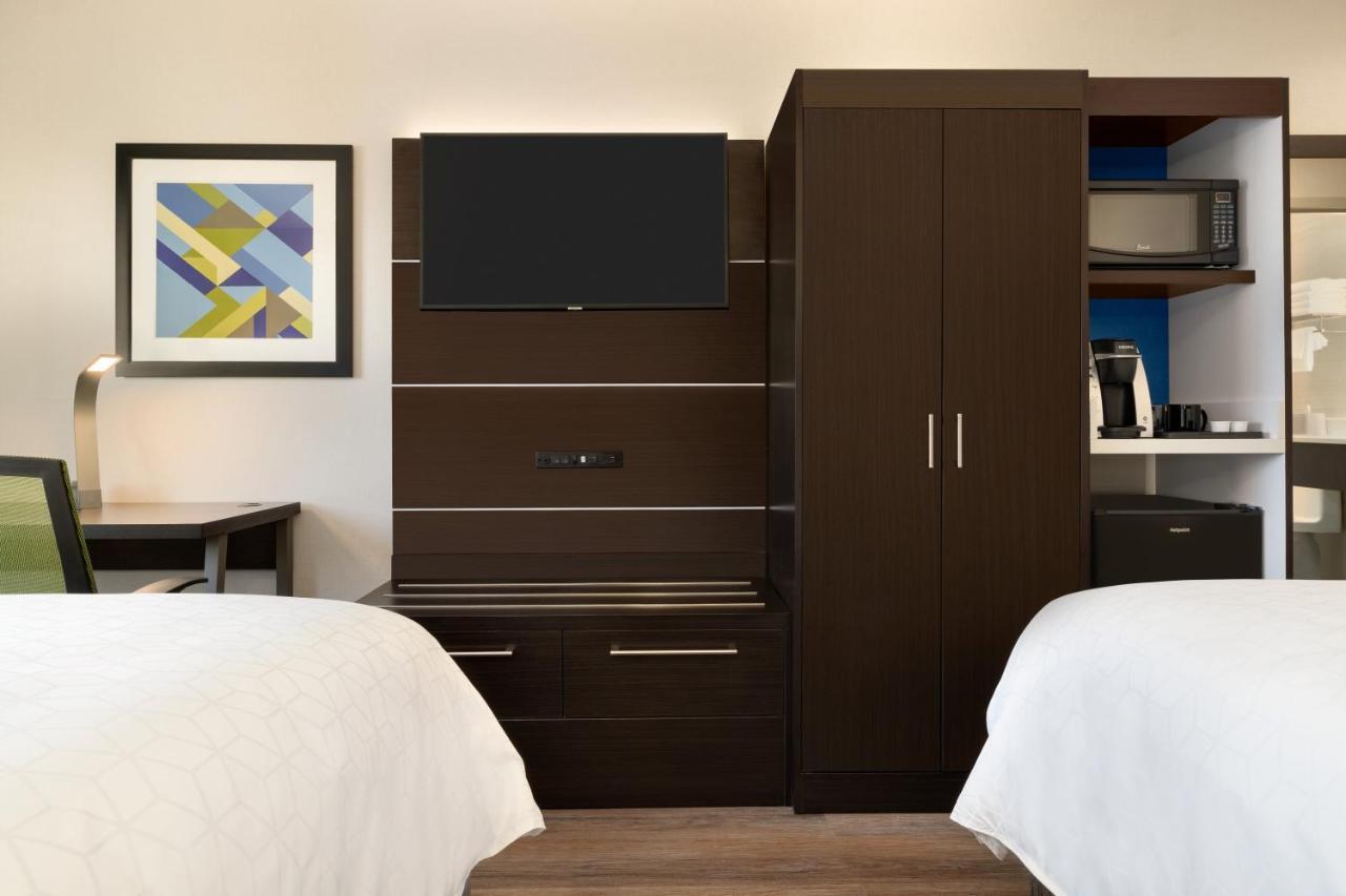Standard Queen Room Two Queen Beds