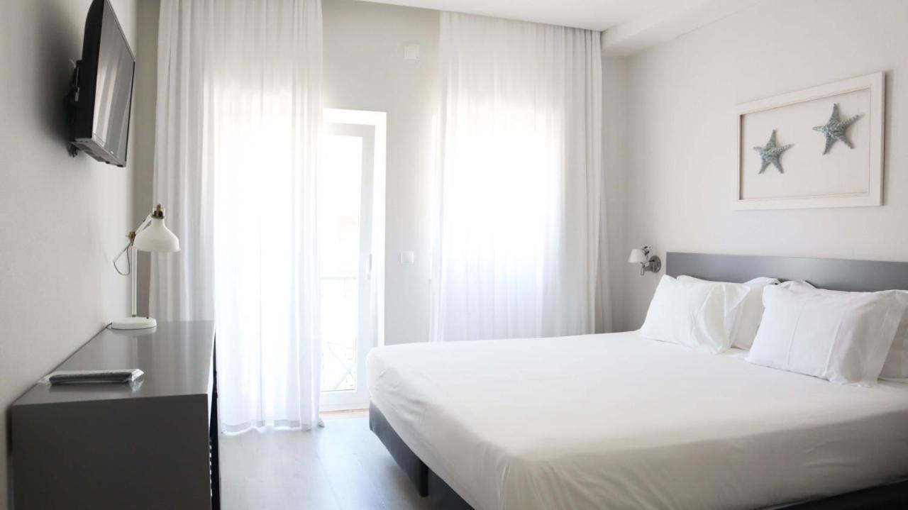 Double Room with Side Sea View and Balcony,507110550:JPEG