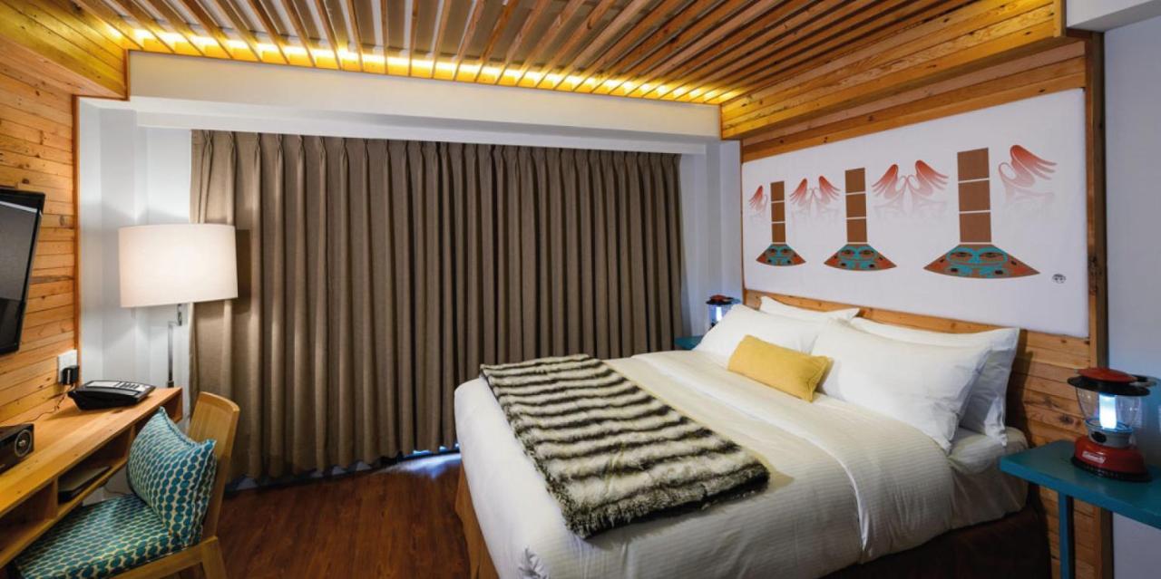 Deluxe Queen Room