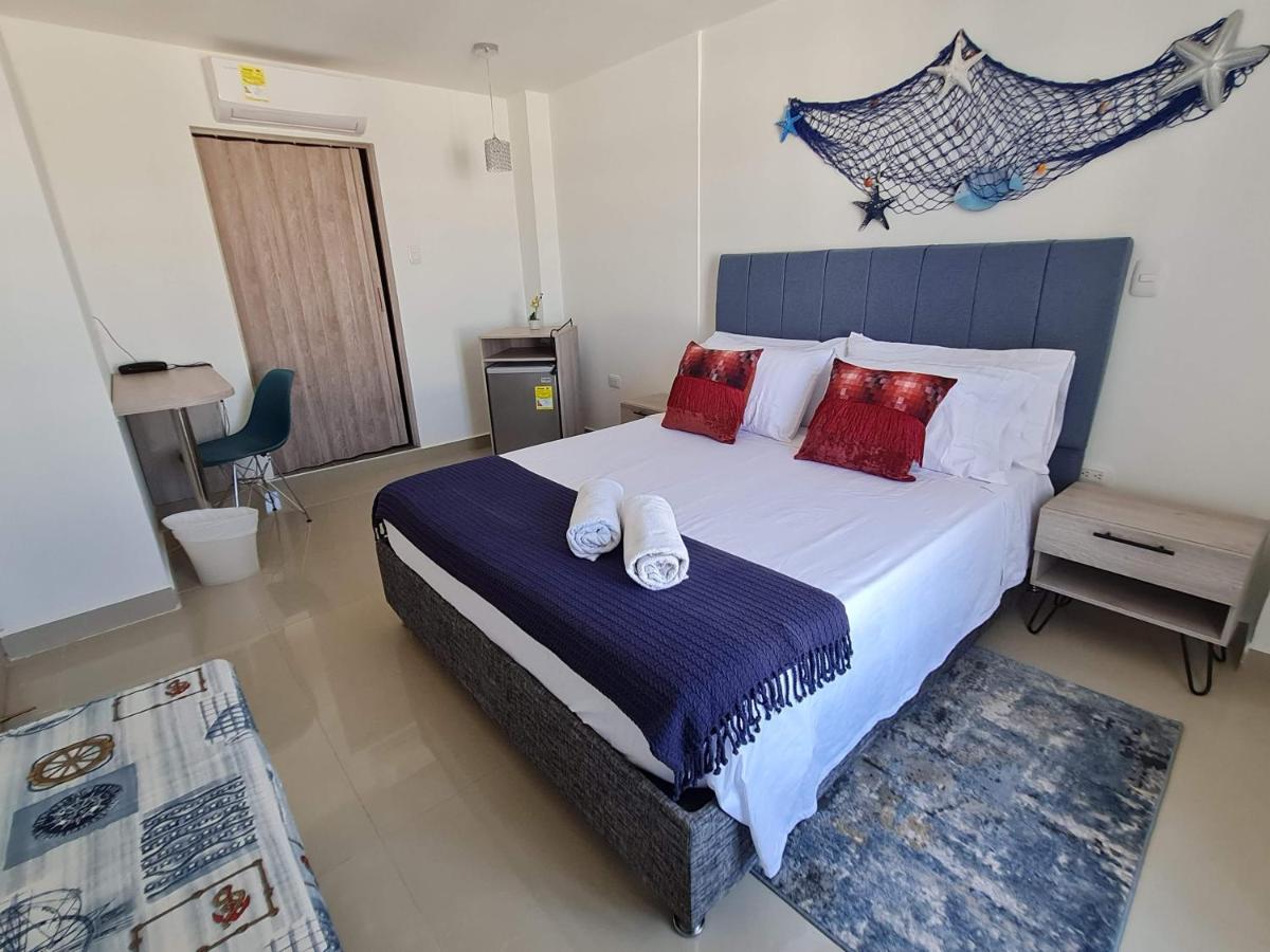 Habitación con cama grande