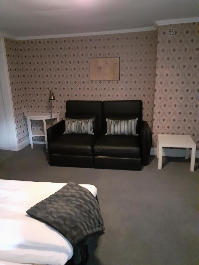 Family Room,1085579626:JPEG