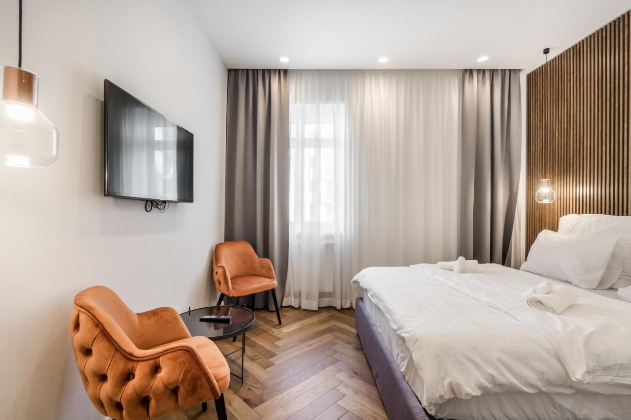 Standard Queen Room