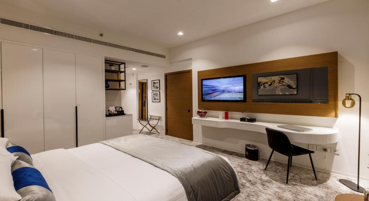 Executive Interconnecting Room Late check-out 2 pm