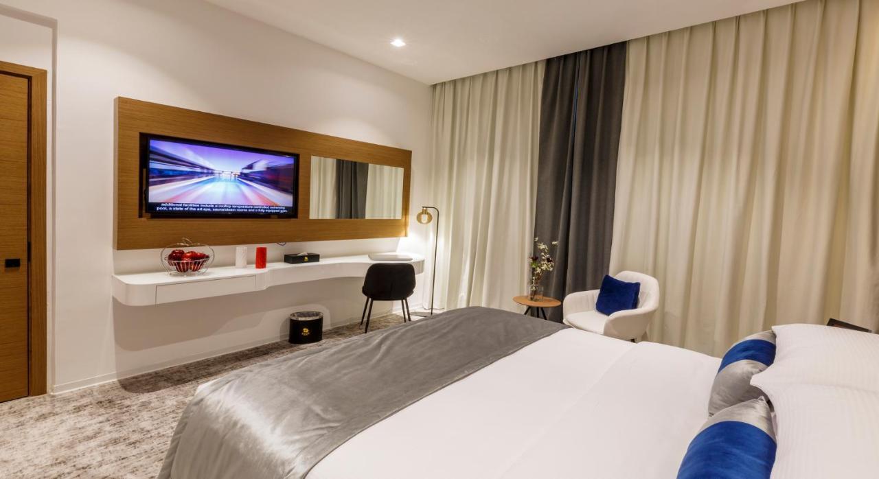 Executive Interconnecting Room Late check-out 2 pm