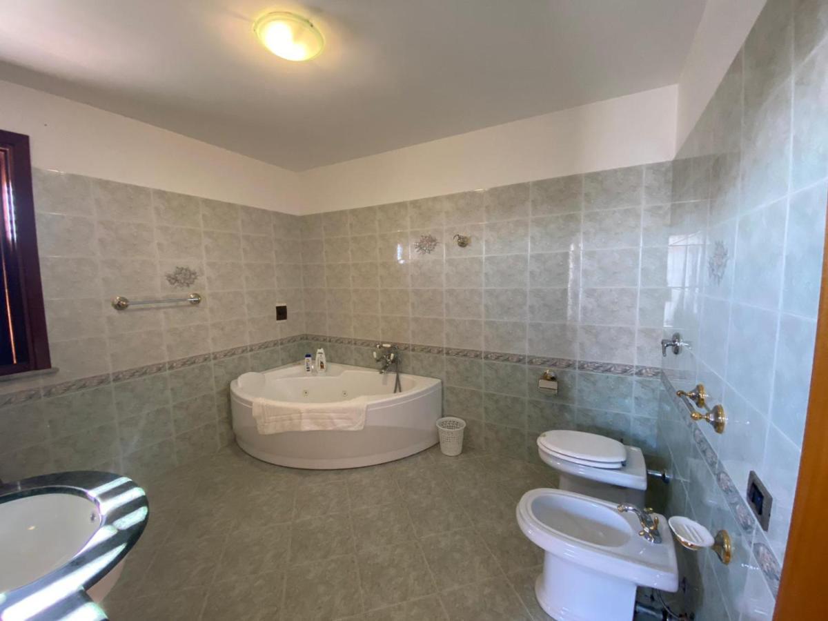 Deluxe Double Room Bath