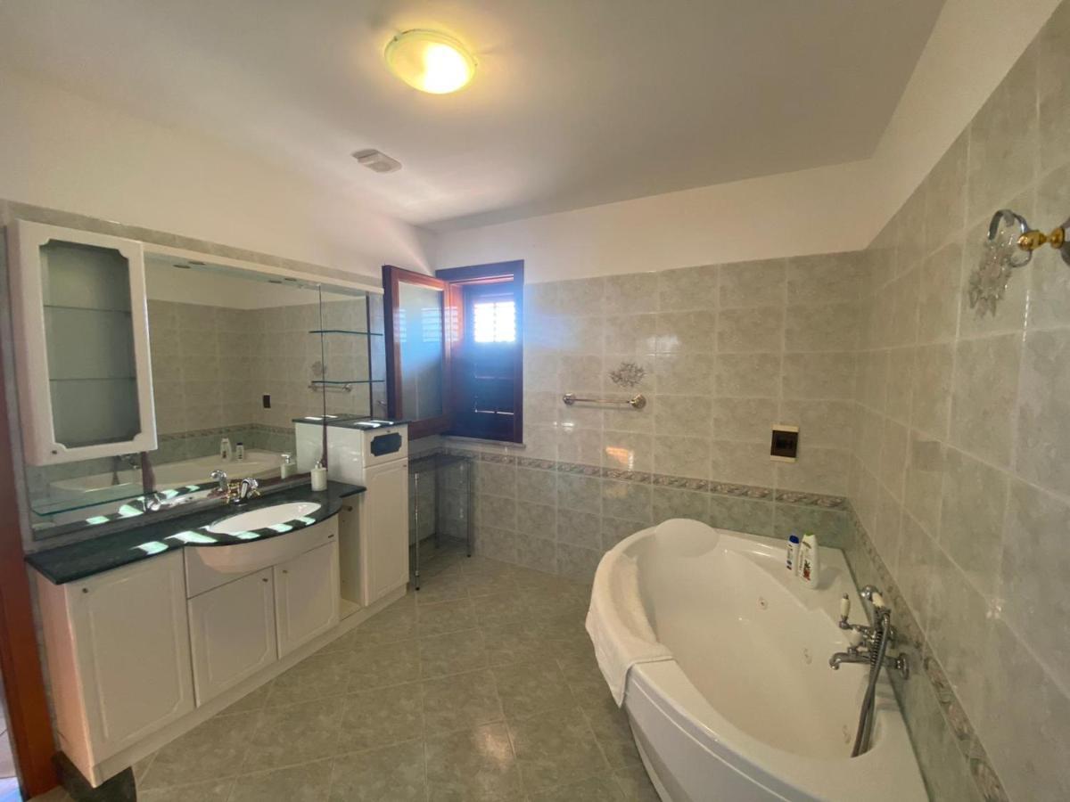 Deluxe Double Room Bath