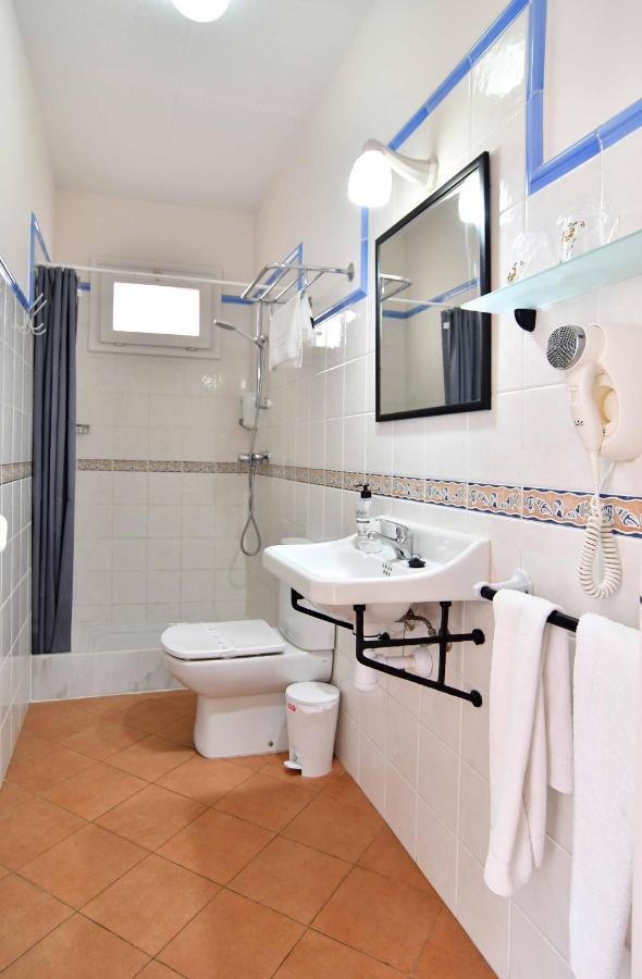 Double or Twin Room Private Bathroom