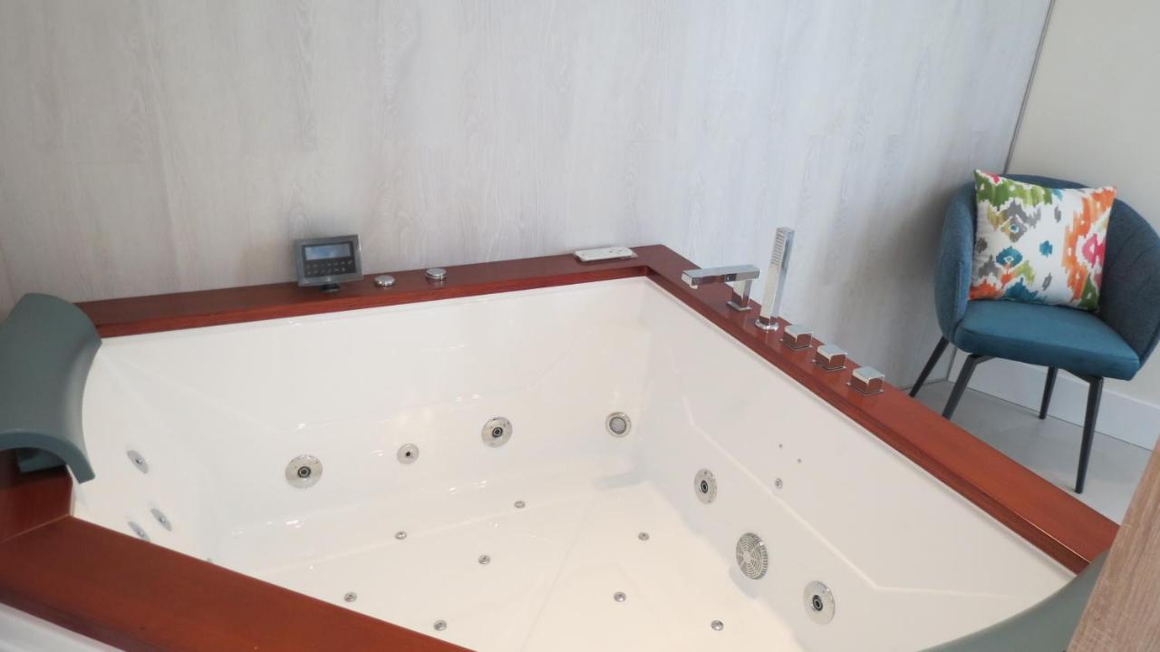 Deluxe Apartment with jacuzzi