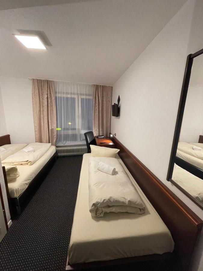 Dreibettzimmer mit Bad