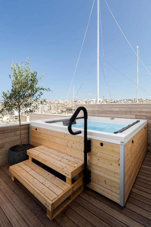 Presidential Suite Hot Tub