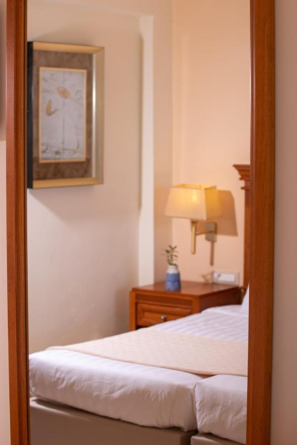 Deluxe Double or Twin Room Sea View