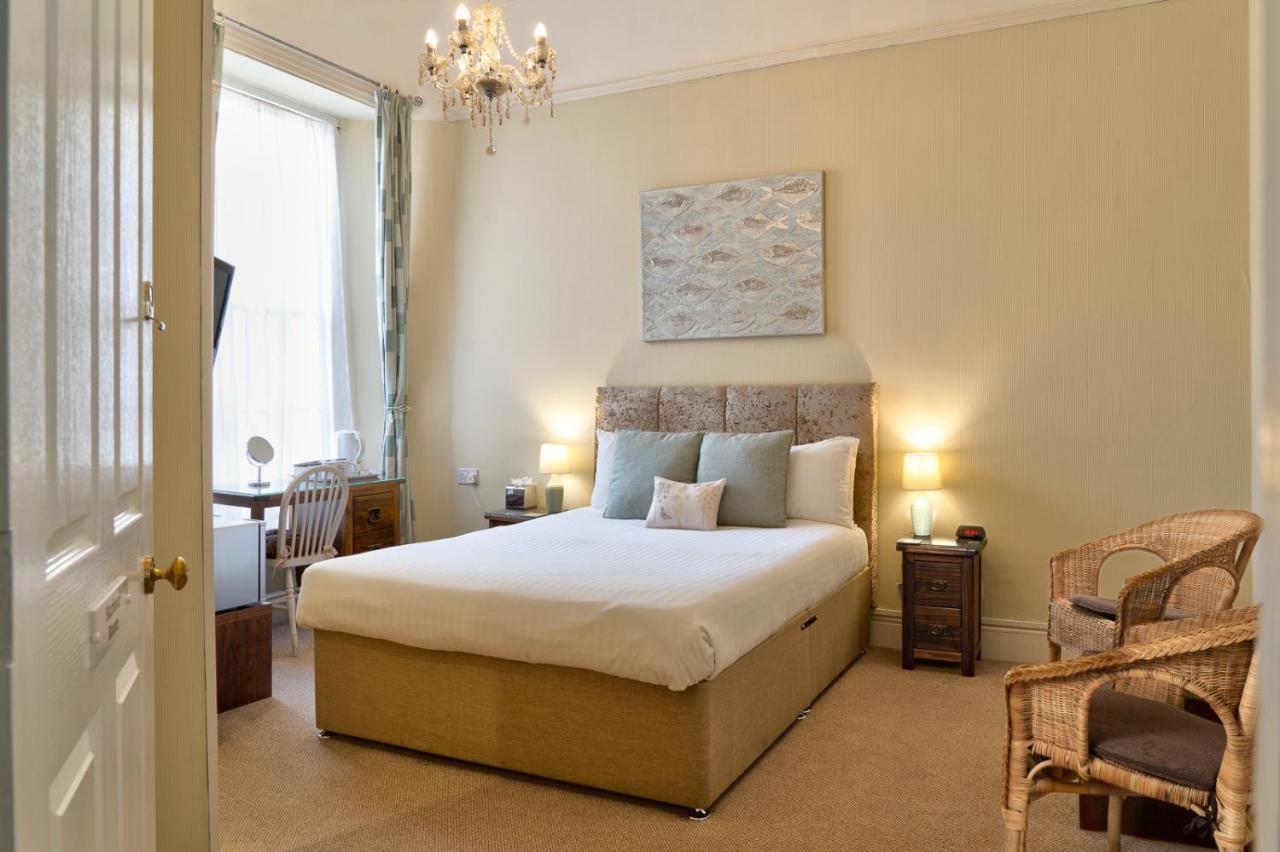 King Room with En-Suite Shower
