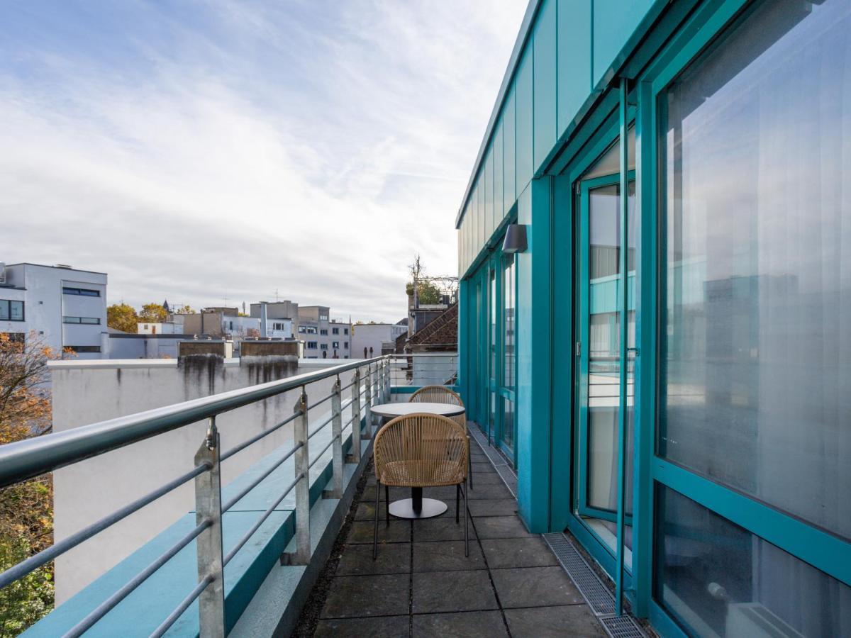 Suite XL Balcony & Courtyard View