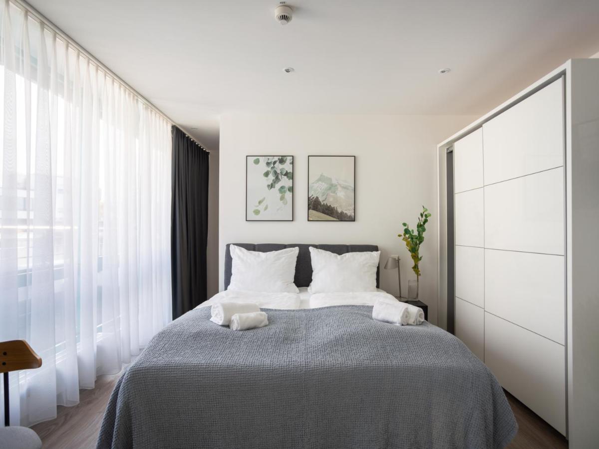 Suite XL Balcony & Courtyard View