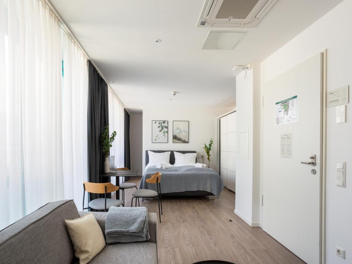 Suite XL Balcony & Courtyard View