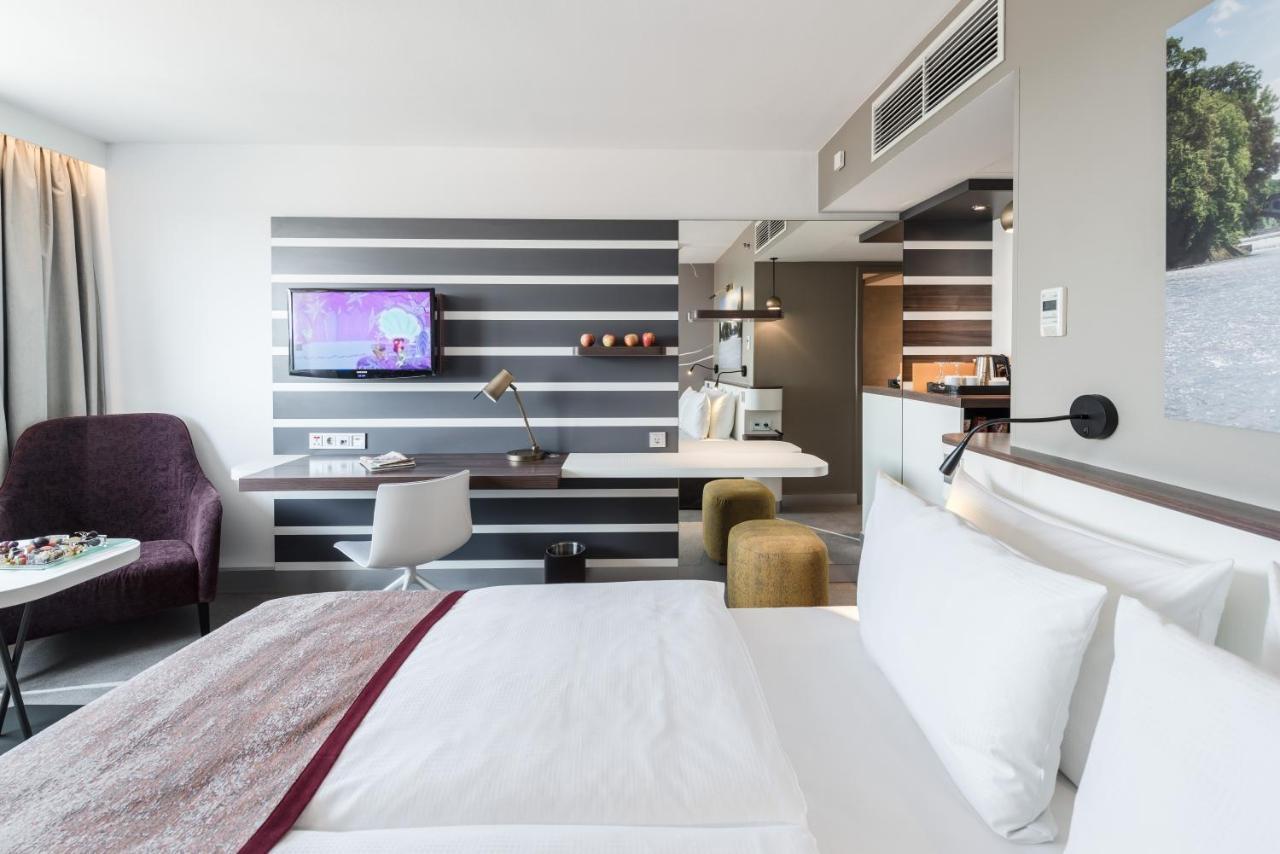 Premium Queen Room with City View