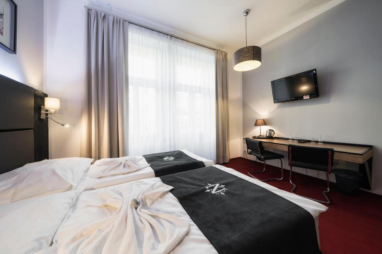 Superior Double or Twin Room,687305307:JPEG