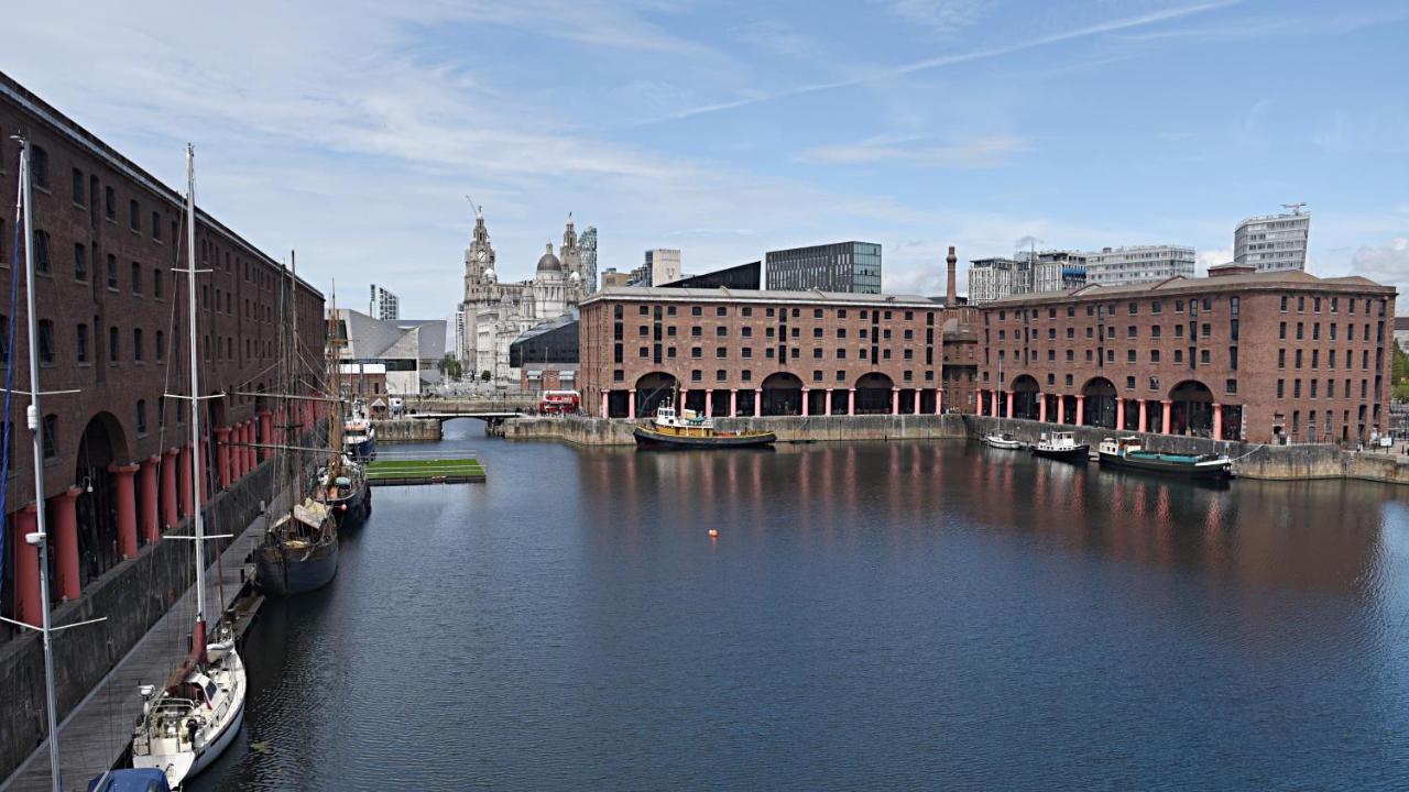 Standard Double Room with Dock View and Free Hot Breakfast
