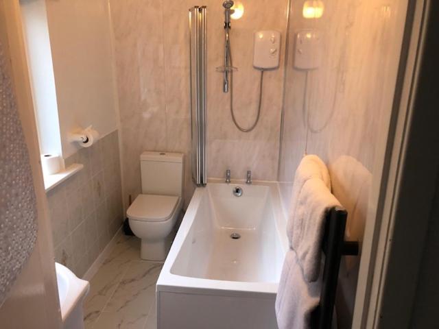 Twin Room Bathroom,1200448951:JPEG