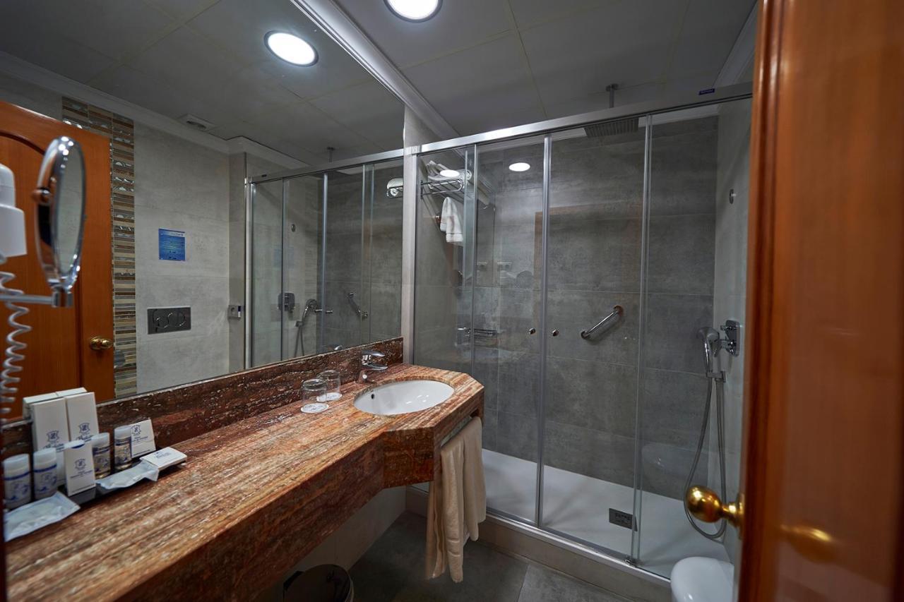 Chambre Lits Jumeaux avec Lit d'Appoint et Balcon - Vue sur Mer