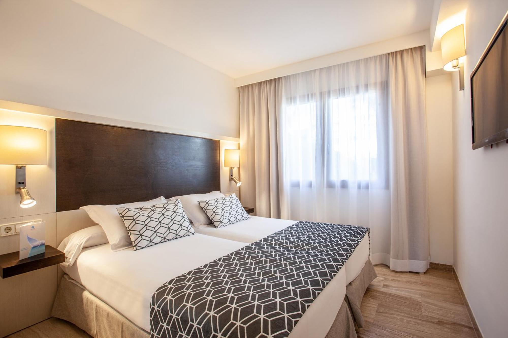 Appartamento con 1 Camera da Letto e Vista Mare Laterale (2 Adulti + 2 Bambini)