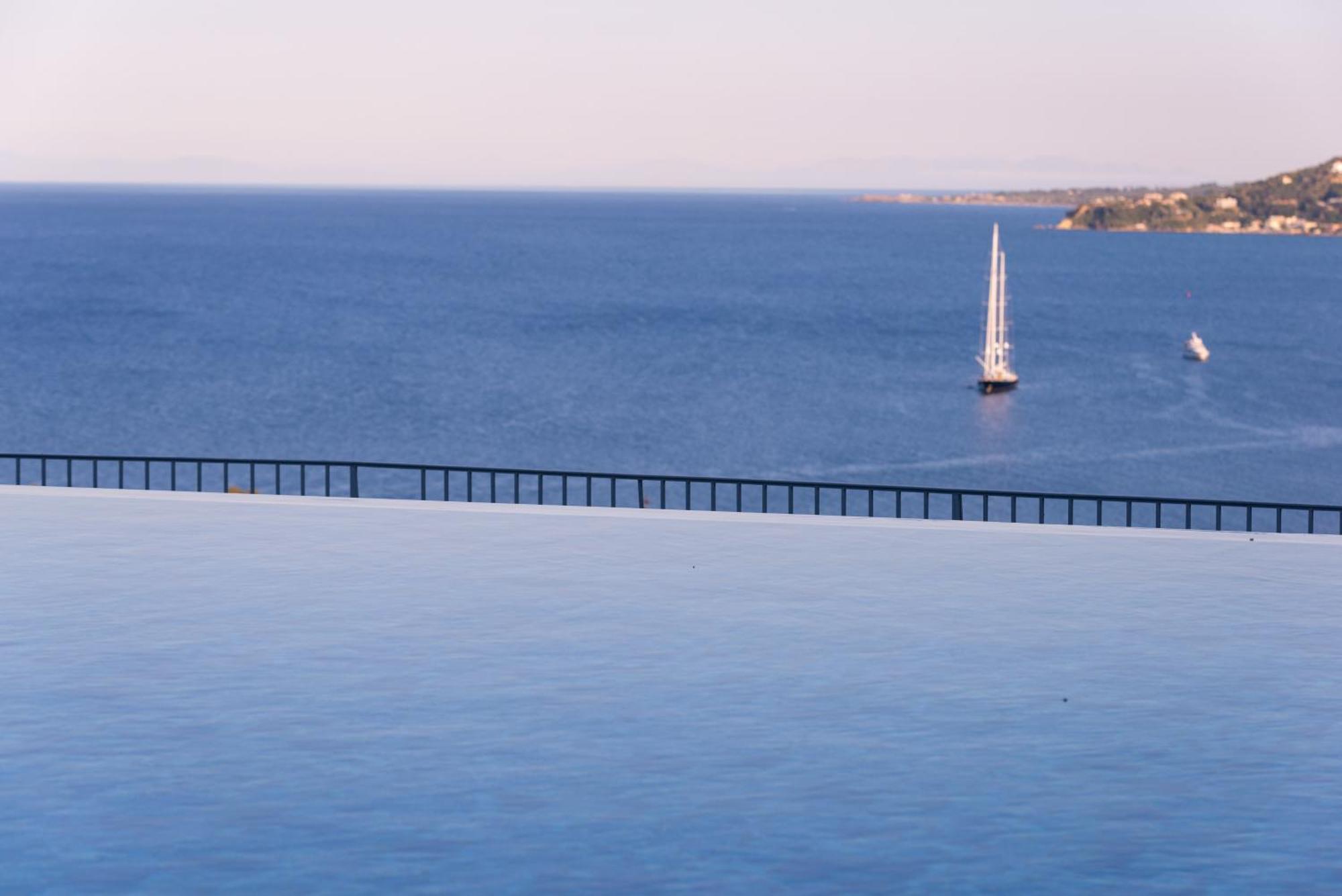 Deluxe Double or Twin Room Sea View