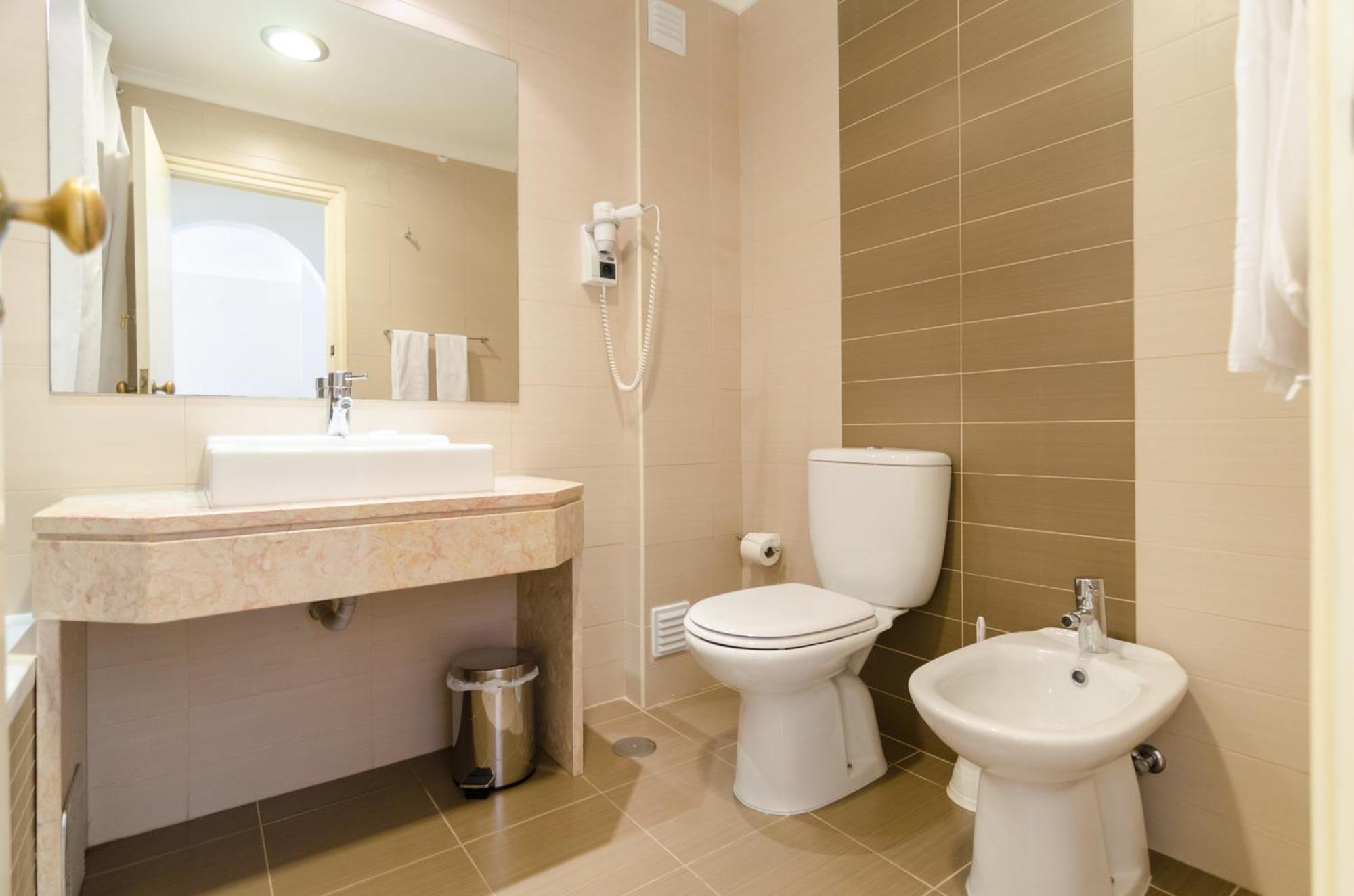 Appartamento con 2 Camere da Letto e Vista Giardino