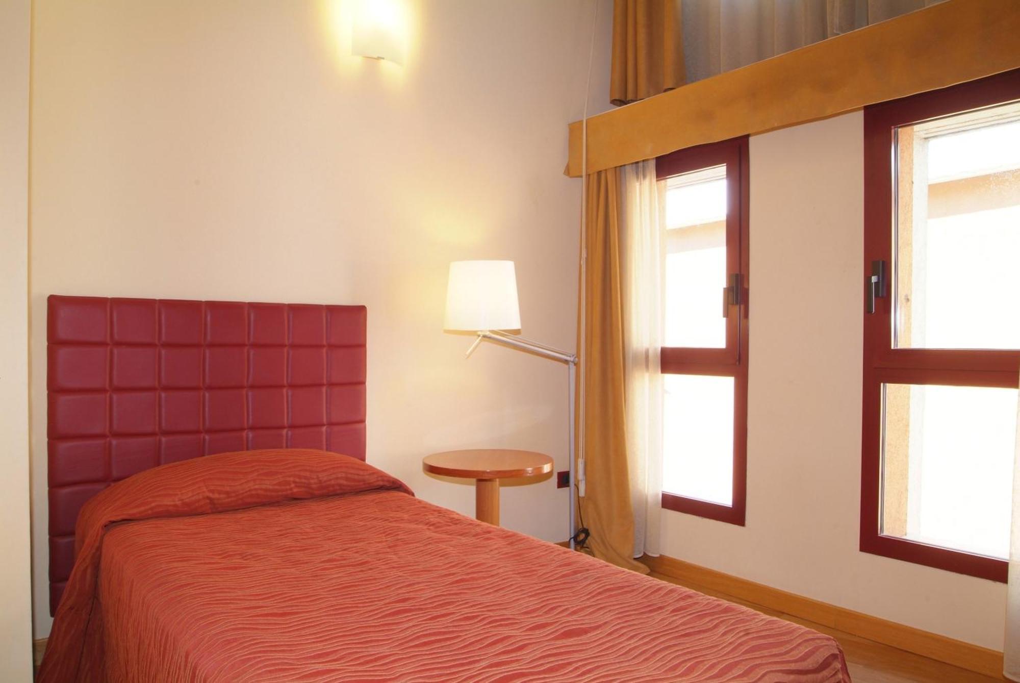Single Room,62919976:JPEG