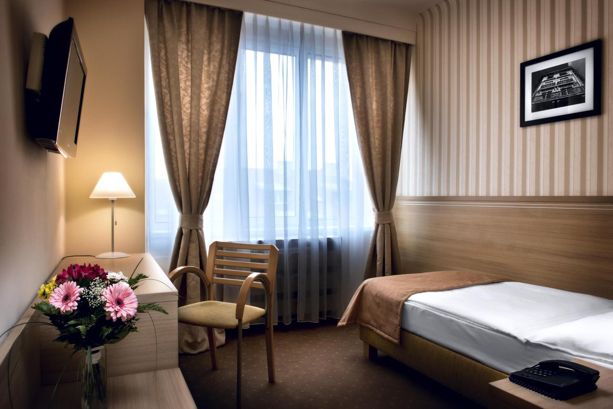Standard Single Room,1212237751:JPEG