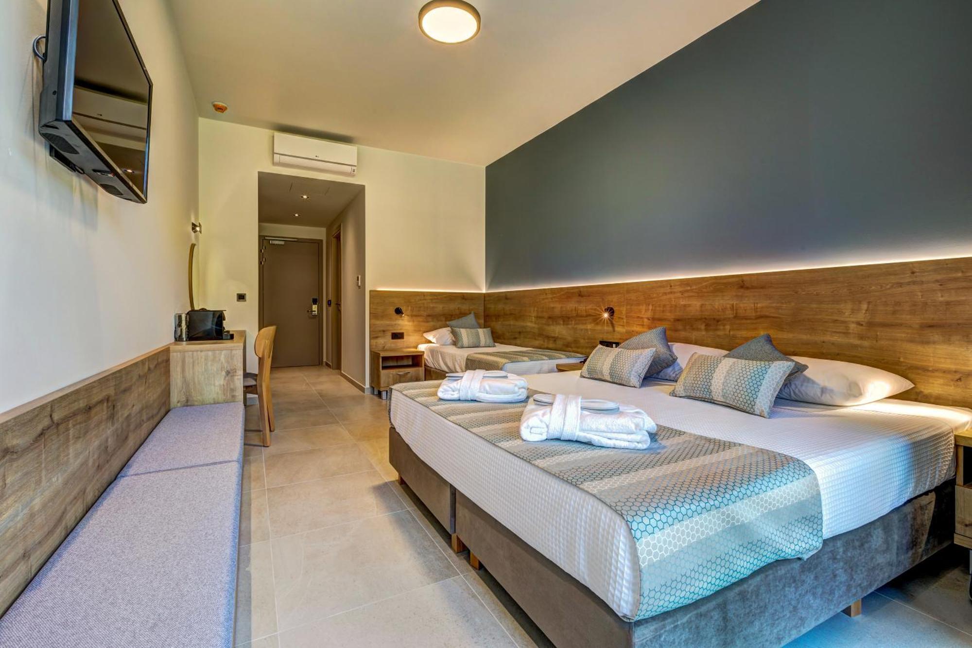 Triple Room Land View