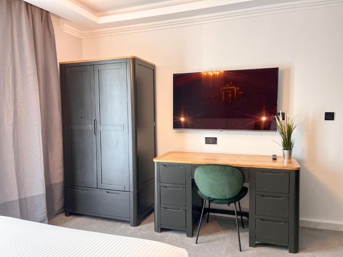Superior Studio