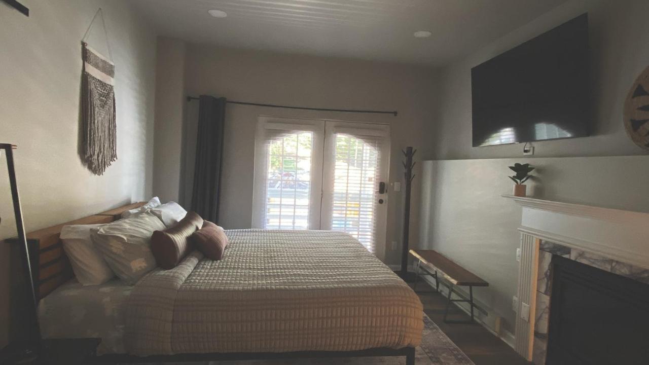 Deluxe King Studio