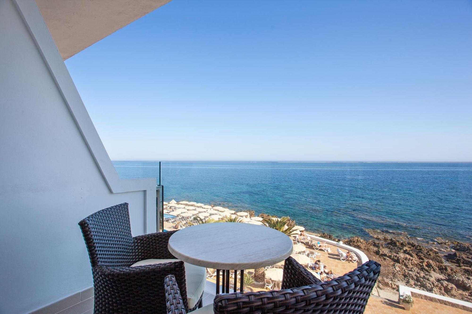 Double or Twin Room with Sea View (1 Adult)