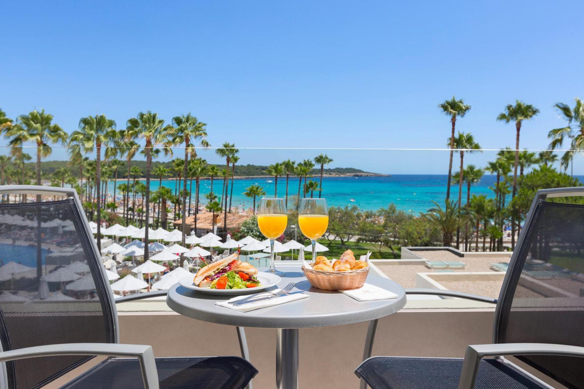 Double or Twin Room Sea View