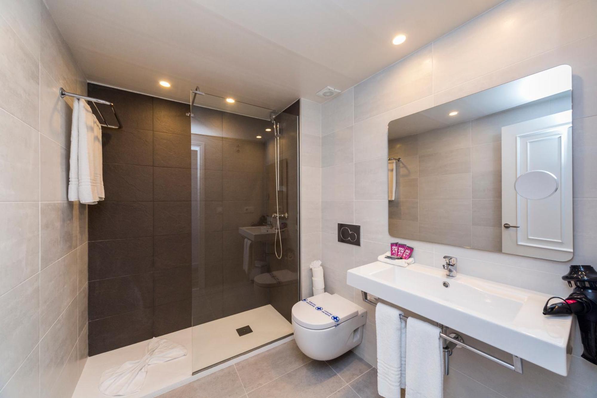 Two-Bedroom Apartment,1272634147:JPEG