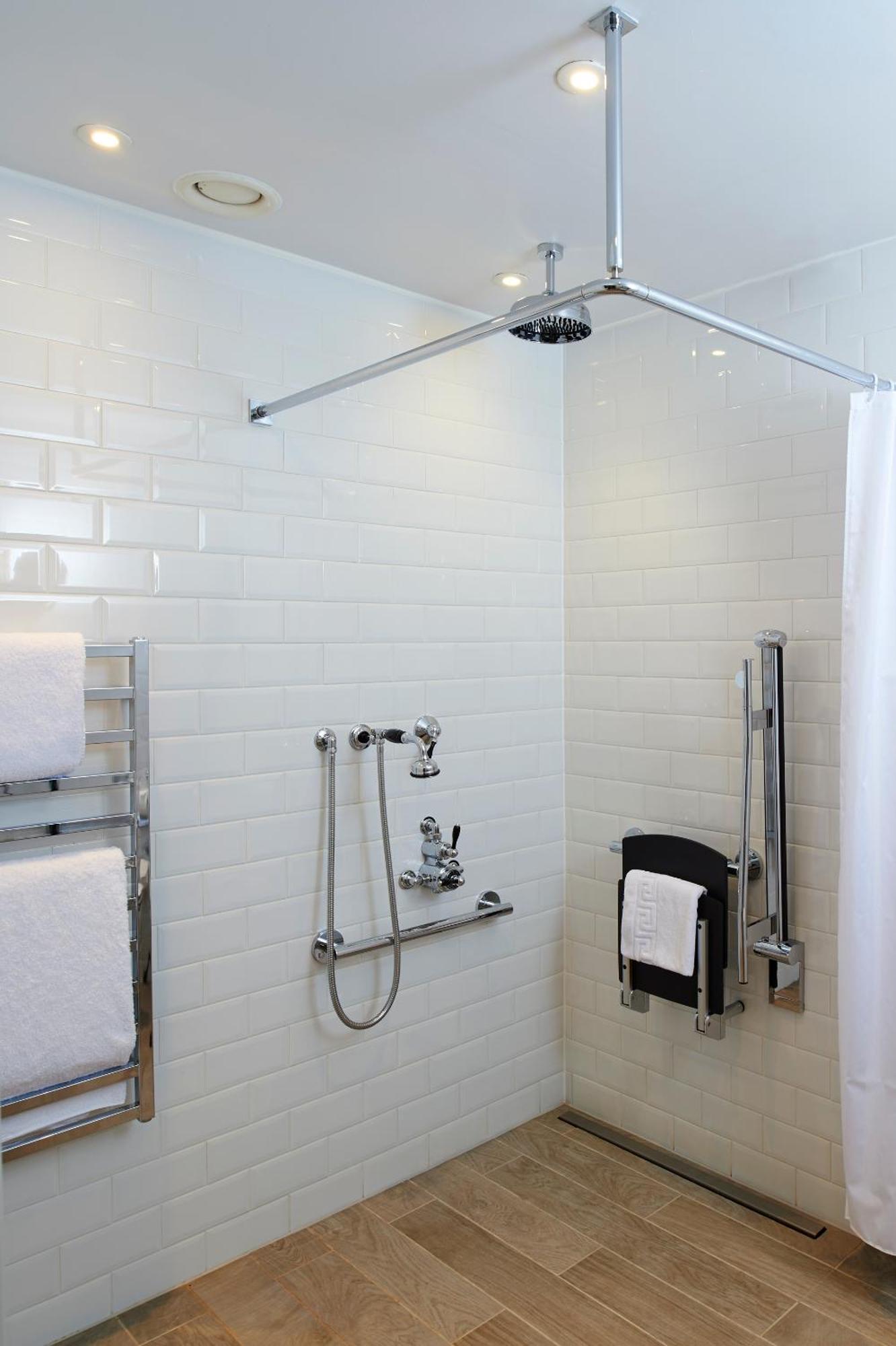 Double Room Mobility Access Roll Shower