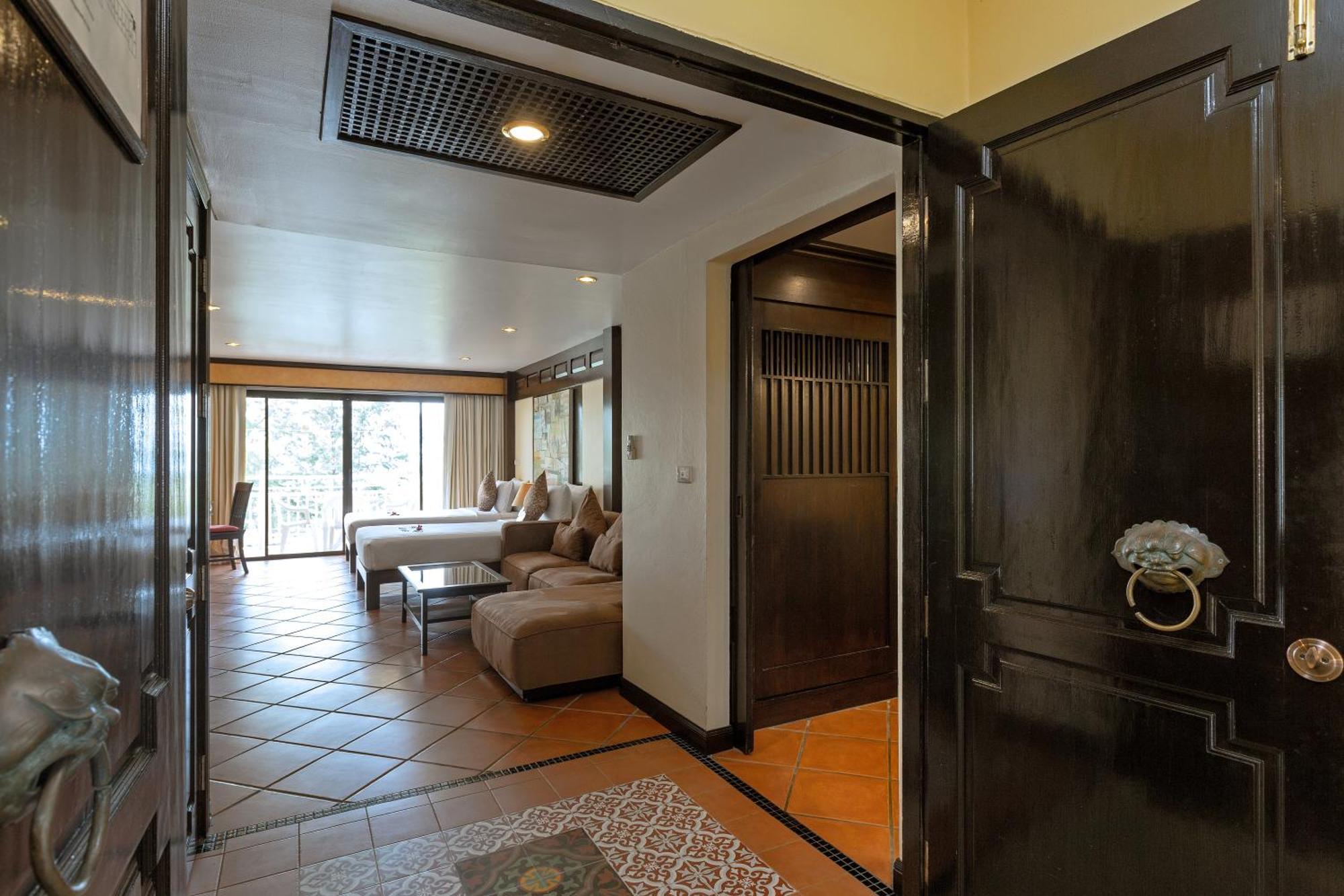 Family Room,1274375989:JPEG