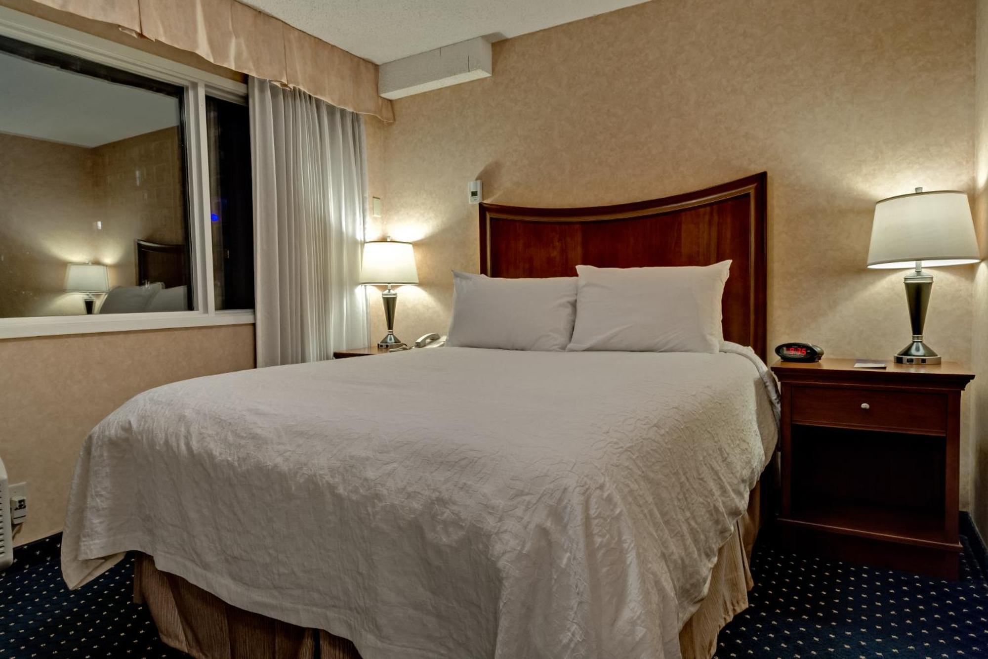 Queen Suite with Spa Bath