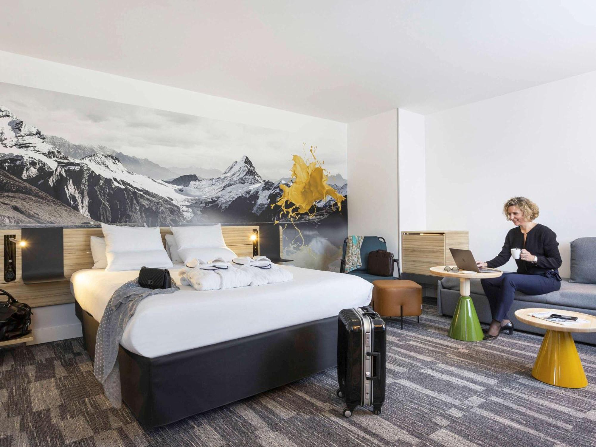 Junior Suite mit einem Doppelbett und Sofa