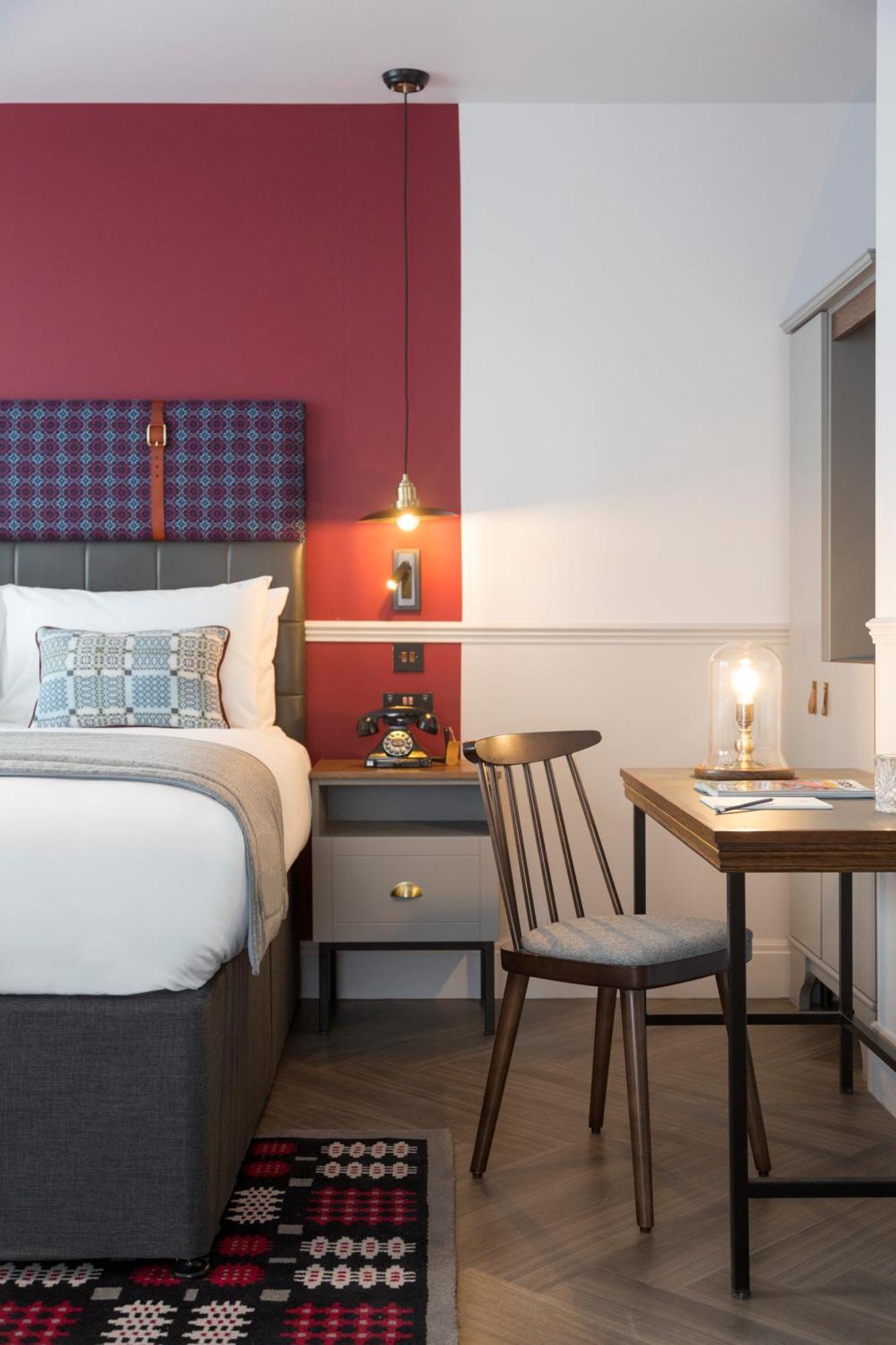 Standard Queen Room Accessible