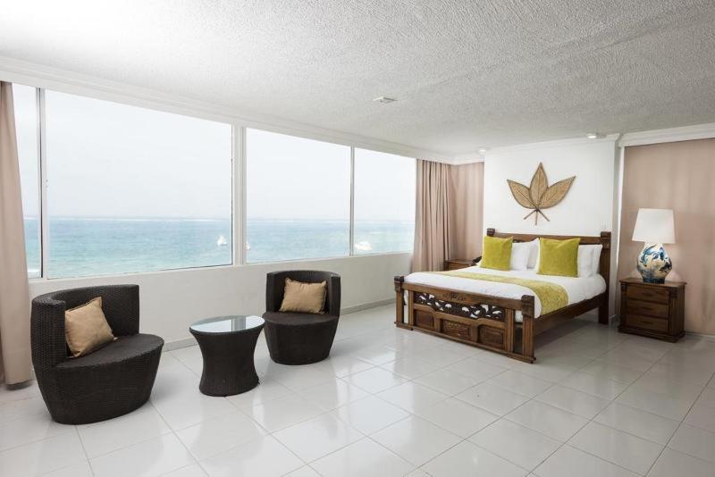 Suite met Kingsize Bed en Uitzicht op Zee