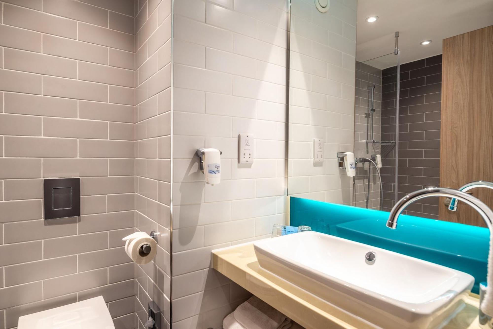 Standard Double Room with Single Sofa Bed and Free Hot Breakfast,1284202009:JPEG